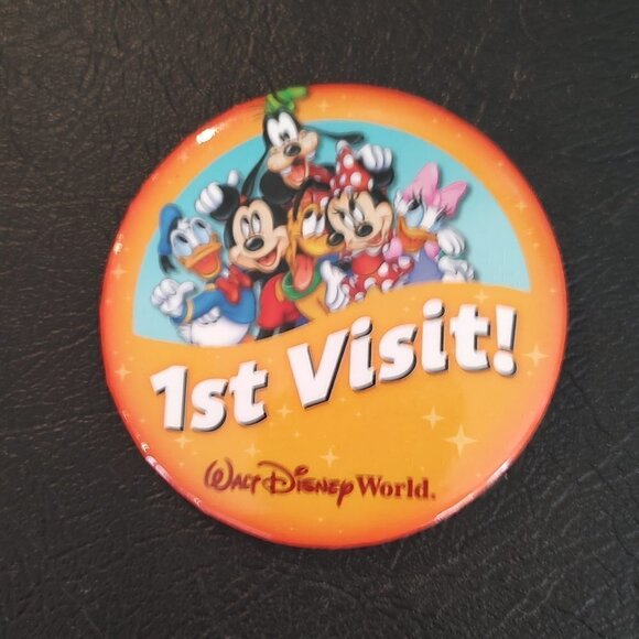 Walt Disney World 1st Visit Button Pin Mickey Minnie Daisy Goofy Donald - Picture 1 of 3